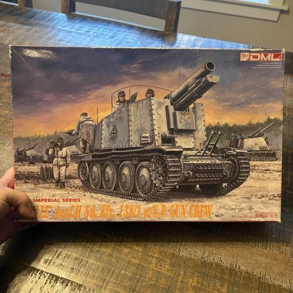 VTG Dragon 9004 Grille Ausf.H Sd. Kfz. 138/1 w/S.P. Gun Crew Plastic Model Kit - Picture 1 of 14